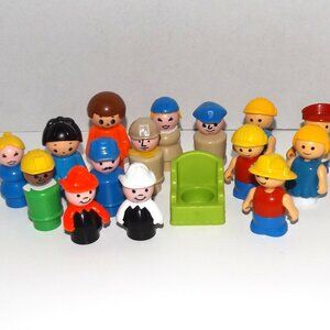 Collection of 15 Vintage Little People and Li’l Playmate Figures & 1 Accessory